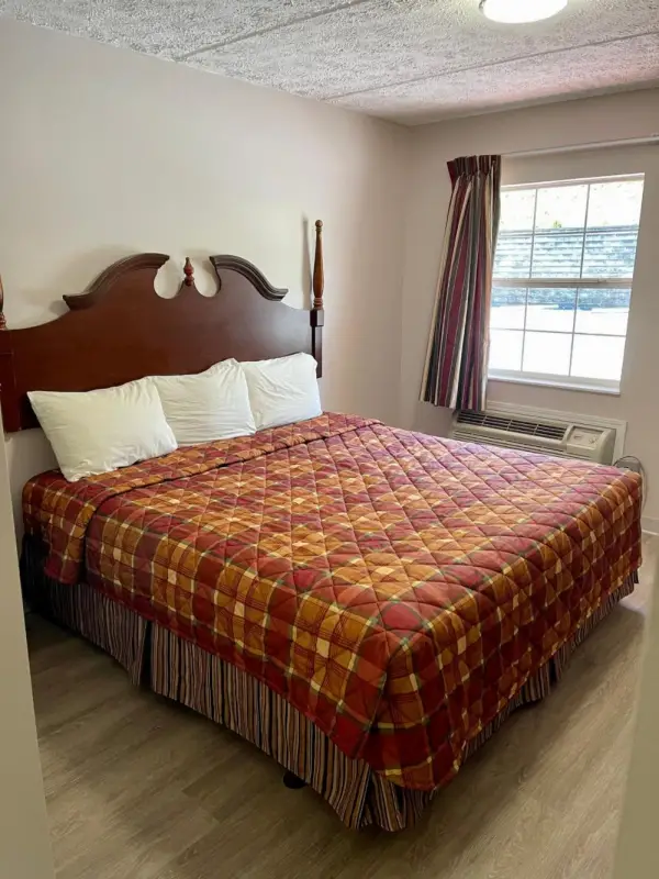 Smoky View Inn 8